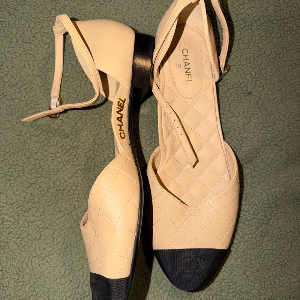 CHANEL Flats - Picture 2 of 4